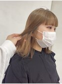 ハニーベージュ ブロンドヘア ボブスタイル ぱっつん