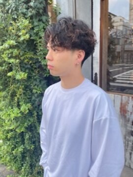 ニード(need) センターパート×スパイラルパーマ