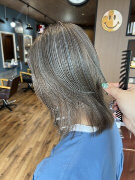 ロイズ ヘアデザイン アンド スパ(LOES) 白髪ぼかしハイライト×アッシュグレージュ