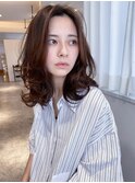 大人可愛いレイヤーカット外ハネミディアムニュアンスパーマ