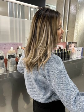 キング 高槻(K!ng) 縮毛矯正髪質改善ハイライトレイヤーカット高槻美容室エクステ