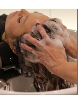 バウンティー ヘアー アンド メイク スパ(Bounty Hair and Make Spa)の写真/【個室スパ完備】フルフラットで味わう6種の極上ヘッドスパで、日々の疲れをリセット&リフトアップ効果も