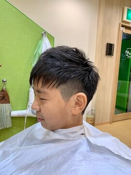 ネイマール風ツーブロックキッズカット L カットオンリーサロンラフ 湘南台店 Cut Only Salon Laugh のヘアカタログ ホットペッパービューティー