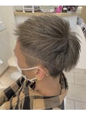 シルバーアッシュ×刈り上げアップバング/ツーブロック刈り上げ