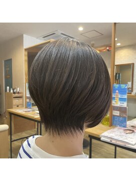 リノ(Lino) 小顔効果抜群♪前下がりショートスタイル