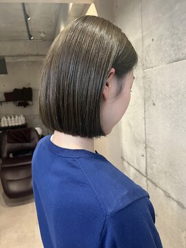 ペム(pem) オリーブグレージュ×切りっぱなしボブ