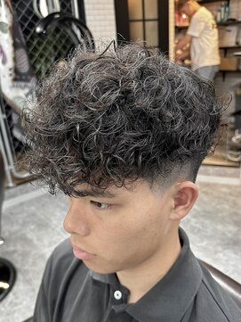 アミーゴ(AMIGO) スペインカール×フェードカット