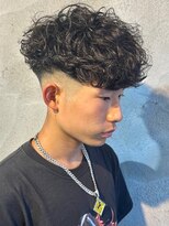 ヒュイル バイ ニアウ(Hwyl by Niau) スペインカールスパイラルパーマメンズマッシュパーマカット