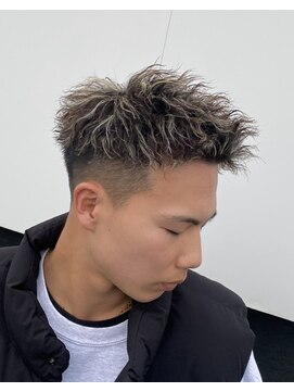 ドルクス 上野店(Dorcus) 金メッシュ フェード ジェットモヒカン ツイスト