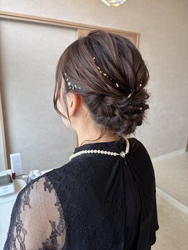 アミュー(Amyu) ミディアムヘアでもできるパーティーヘアセット