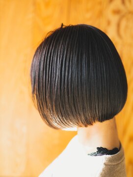 コモド(COMODO) ぱっつんミニボブ