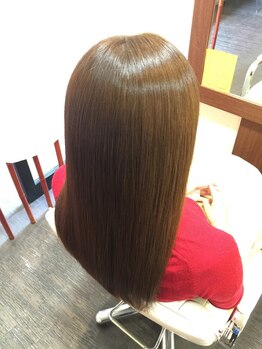 ブリエ(BRILLER)の写真/もうクセに悩まない。ダメージレスで叶えるあなただけのオーダーメイドストレートで自信あふれる美しい髪へ