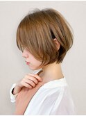 大人可愛いくせ毛風パーマ丸みショートボブブリーチなしベージュ
