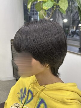 フイ 新宿3丁目(Hui) フェザーパーマ/グレーブルーカラー/刈り上げショートパンク