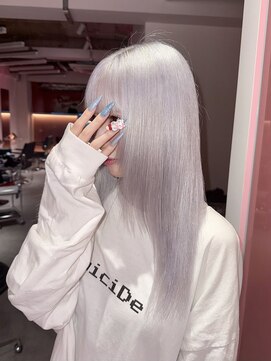 ダズリングディア(Dazzling Deer) ホワイトシルバー/ホワイトアッシュ/ミディアムヘア