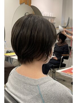 アコロン 武蔵小杉(acoron.) 襟足タイトな美シルエットボブ×武蔵小杉