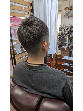 カットスタジオ ビリーヴ ソフトモヒカン風