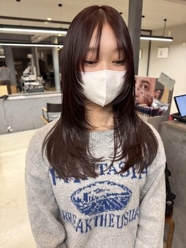 シー(The She's) 似合わせ こなれレイヤーカット×肌映え艶ボルドーブラウン◎