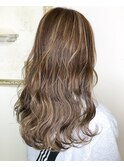 ベージュ×ハイライト×ウェーブ