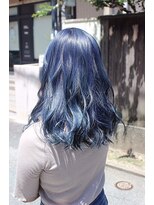 ジウ 上通り(JIU)&nbsp;寒色系カラー×ハイトーン×ブルー_ゆるふわスタイル_暗髪_小顔