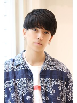 ネイビー(NAVY) 黒髪マッシュ 前下がり グラデーション刈り上げ