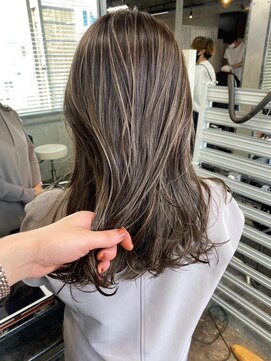 アポロ 横浜駅店(apollo) ハイライトバレイヤージュダブルカラーミルクティーベージュ