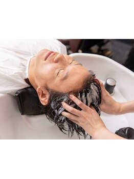 頭皮の汚れを落とし、髪も心もリフレッシュ♪頭皮環境を整え、髪本来の美しさを引き出す！