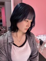 ダズリングディア(Dazzling Deer)&nbsp;ブルーブラック／ふんわりミディアム／巻き髪／暗めカラー