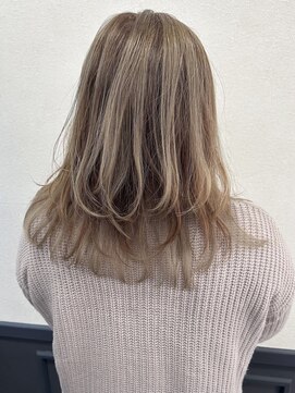 エルプラス(L plus) ミディアムレイヤー/Wカラー/ベージュ/似合わせカット