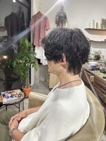 シラス(SiLasu)&nbsp;メンズセンターパートウルフ×ツイストスパイラルパーマ
