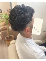 ラネーシェ(la.neche)&nbsp;ぐるりツーブロック×かき上げラフパーマスタイル