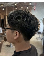スペックホルダー(Spec Holder)&nbsp;メンズショート×ルーズパーマ5.27リバースセンターパート