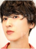 全体に動きをつけたショートボブ