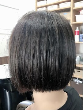 ピース あごした2センチのやや長めボブ