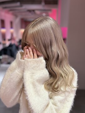 ダズリングディア(Dazzling Deer) ホワイトミルクティー/ミルクティーベージュ/波巻き/ミディアム