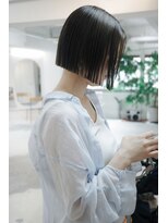 フェイヴィーズ(FavyS)&nbsp;暗め透明感切りっぱなしアゴラインミニボブ