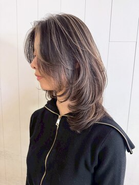 シオン(shion) くびれミディ顔周りレイヤー大人ガーリーダークアッシュba577333