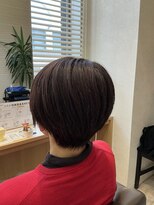 ウイバイファースト(u'i by first) カットはシンプルショート カラーはレッド系 オージュア