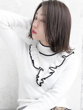 ルティア(Lutia) 外ハネ 切りっぱなしボブ アッシュグレー ！