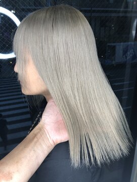 テテ(TETE) ホワイトベージュ 長堀橋×心斎橋