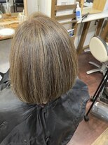 モニカ(Monica)&nbsp;グレイカラーに頼らない♪メッシュスタイル