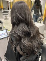 シティ(CITY)&nbsp;暗めグレージュカラー　レイヤーカット　韓国ヘア