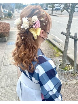 フィオーレ ヘアデザイン(FIORE hair design) 卒業式 袴 ヘアセット ハーフアップ 編み下ろし