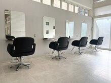 リコヘアー(LiCO HAIR)の雰囲気（明るい店内でリラックスして施術を受けられます[那覇/小禄駅]）