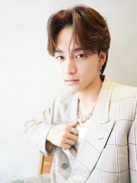 ニコ トウキョウ ロジック(nico TOKYO Logic) センターパートニュアンスパーマフェザーパーマ