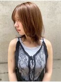 ラテベージュ ミディアムレイヤー 外ハネ シースルーバング