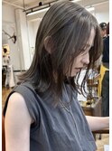 「切りっぱなしミディアムヘア」