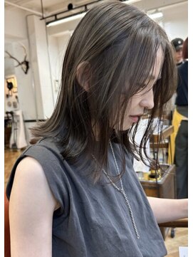 ラリカ(La Rica) 「切りっぱなしミディアムヘア」　オリーブグレージュ