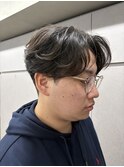 刈り上げセンターパートテーパーフェードカットニュアンスパーマ