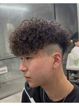 イーラ アメ村店(era) カーリーパーマ　ツイストスパイラル眉カットメンズパーマ